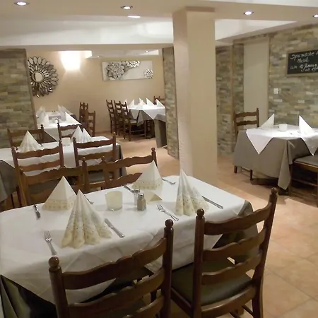 ホテル Hotel-restaurant Schwyzerhuesli 3*